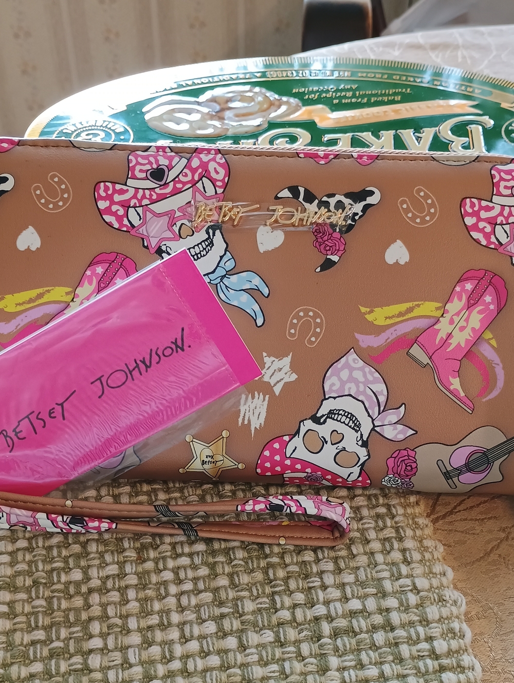 NWT Betsey Johnson Western Cowboy Skull Zip Around Wristlet Wallet Tan Pink